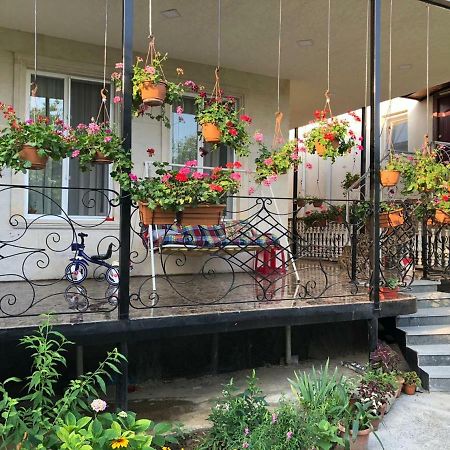 Guest House Tasunia Kutaisi Bagian luar foto