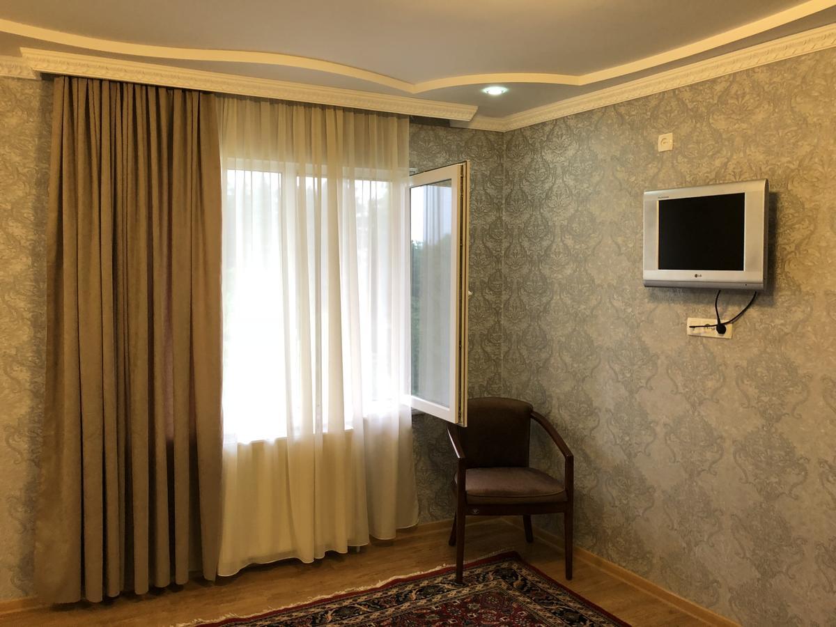 Guest House Tasunia Kutaisi Bagian luar foto