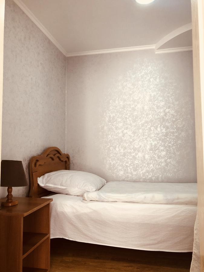 Guest House Tasunia Kutaisi Bagian luar foto